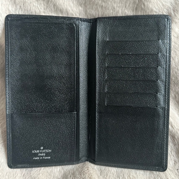 🌹✨🖤Authentic Louis Vuitton Taiga Porte Barre Hand Painted Rose Wallet - Picture 4 of 16